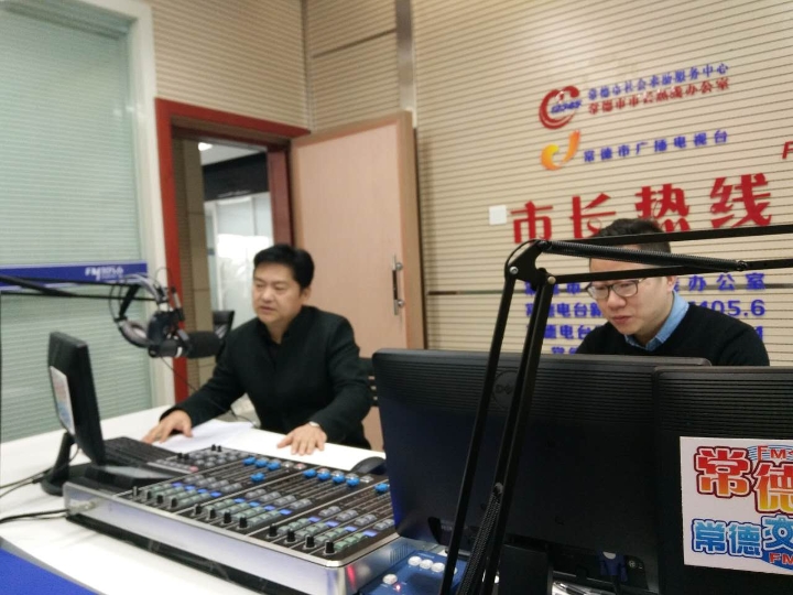 2-13 胡總接受市長(zhǎng)熱線訪談.jpg