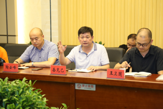 圖為市交通局副局長(zhǎng)岳克己在作重要講話2.png